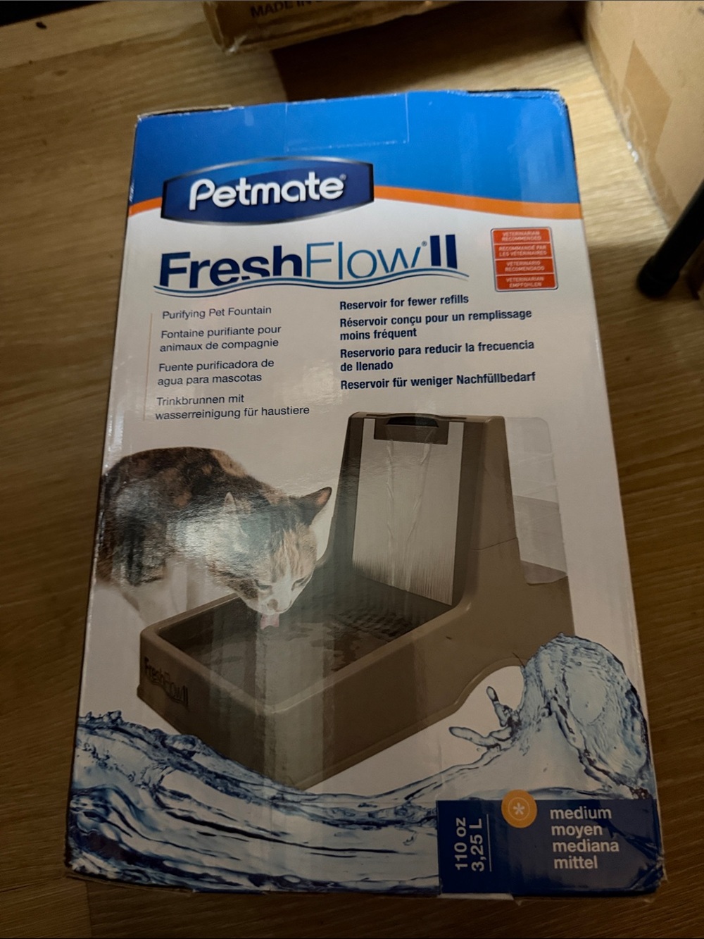Petmate FreshFlow II Pet Fountain in Beige and Blue Packaging